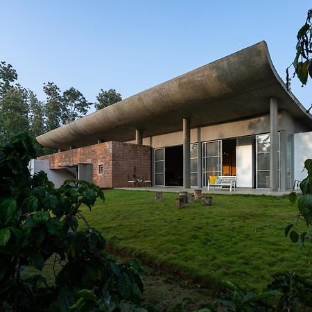 Saffronstays Cafella- A 3-Bdr Elliptical-Roof Villa In Chikmagalur Mudigere 外观 照片